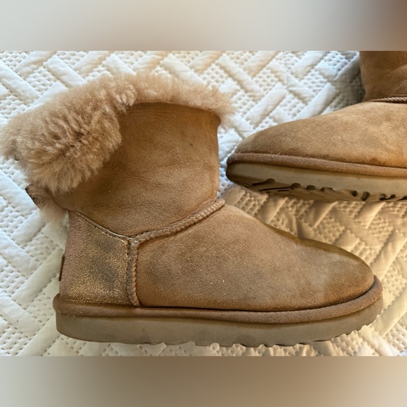UGG CLASSIC MINI BAILEY BOW II CARIBOU SHEARLING LINED BOOTS US 7 EU 38 UK 5 - Picture 2 of 12